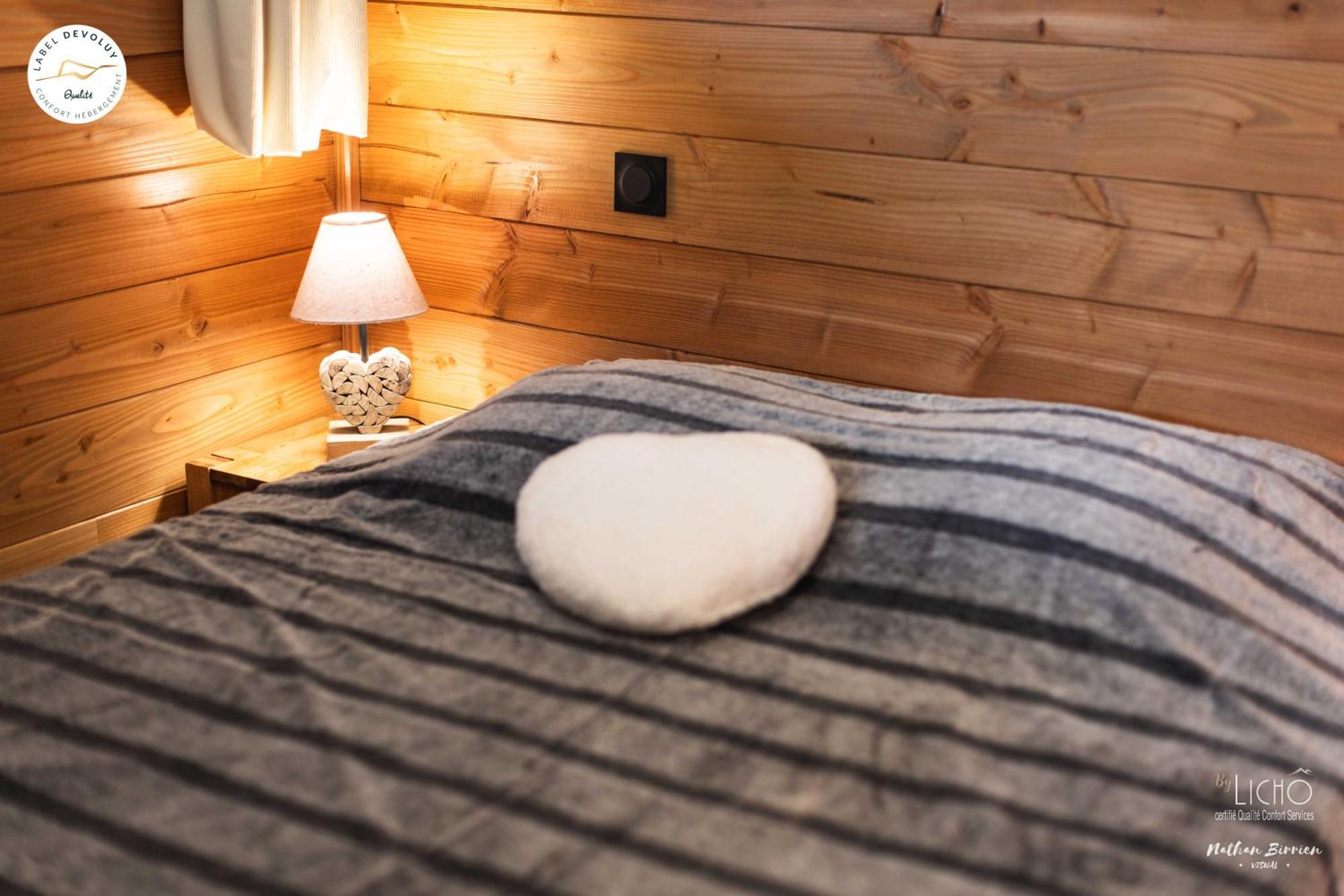 Appartement Lumineux Neuf Dans Bas De Chalet Le Douglas ラ・ジュー・デュ・ルー エクステリア 写真