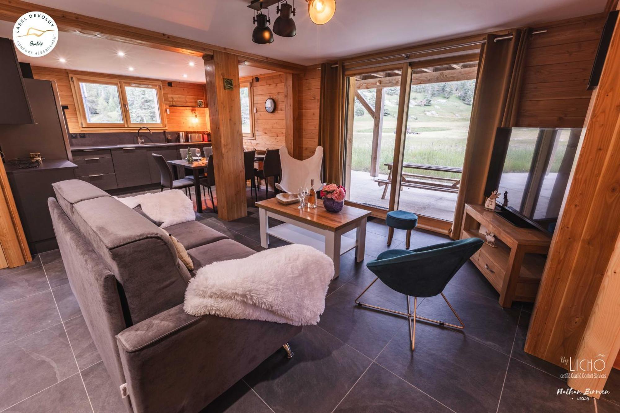 Appartement Lumineux Neuf Dans Bas De Chalet Le Douglas ラ・ジュー・デュ・ルー エクステリア 写真