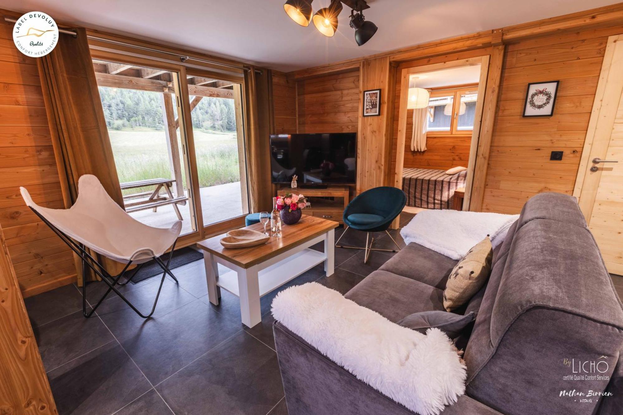Appartement Lumineux Neuf Dans Bas De Chalet Le Douglas ラ・ジュー・デュ・ルー エクステリア 写真
