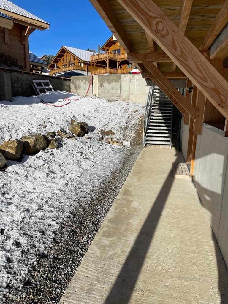 Appartement Lumineux Neuf Dans Bas De Chalet Le Douglas ラ・ジュー・デュ・ルー エクステリア 写真