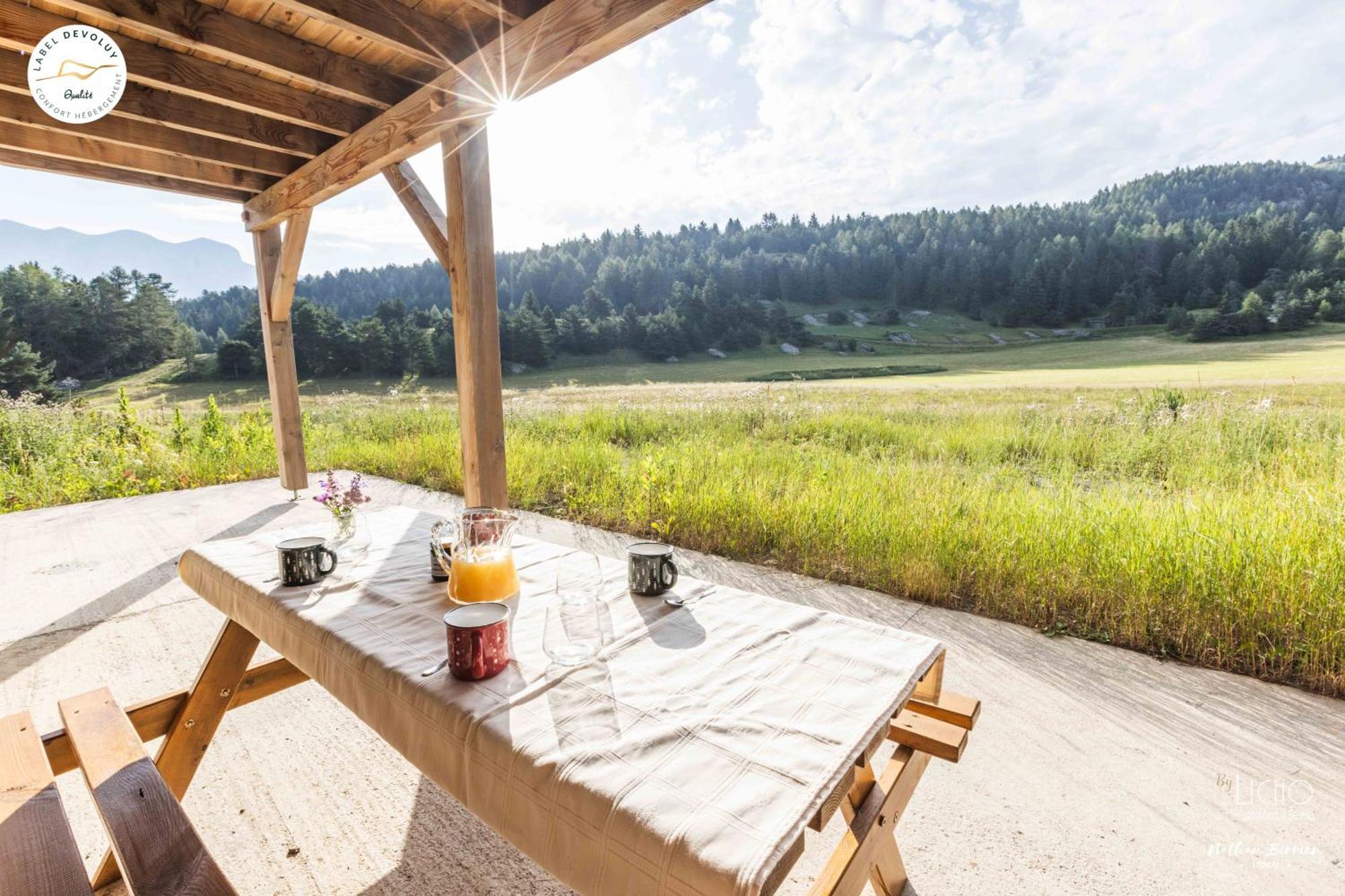 Appartement Lumineux Neuf Dans Bas De Chalet Le Douglas ラ・ジュー・デュ・ルー エクステリア 写真